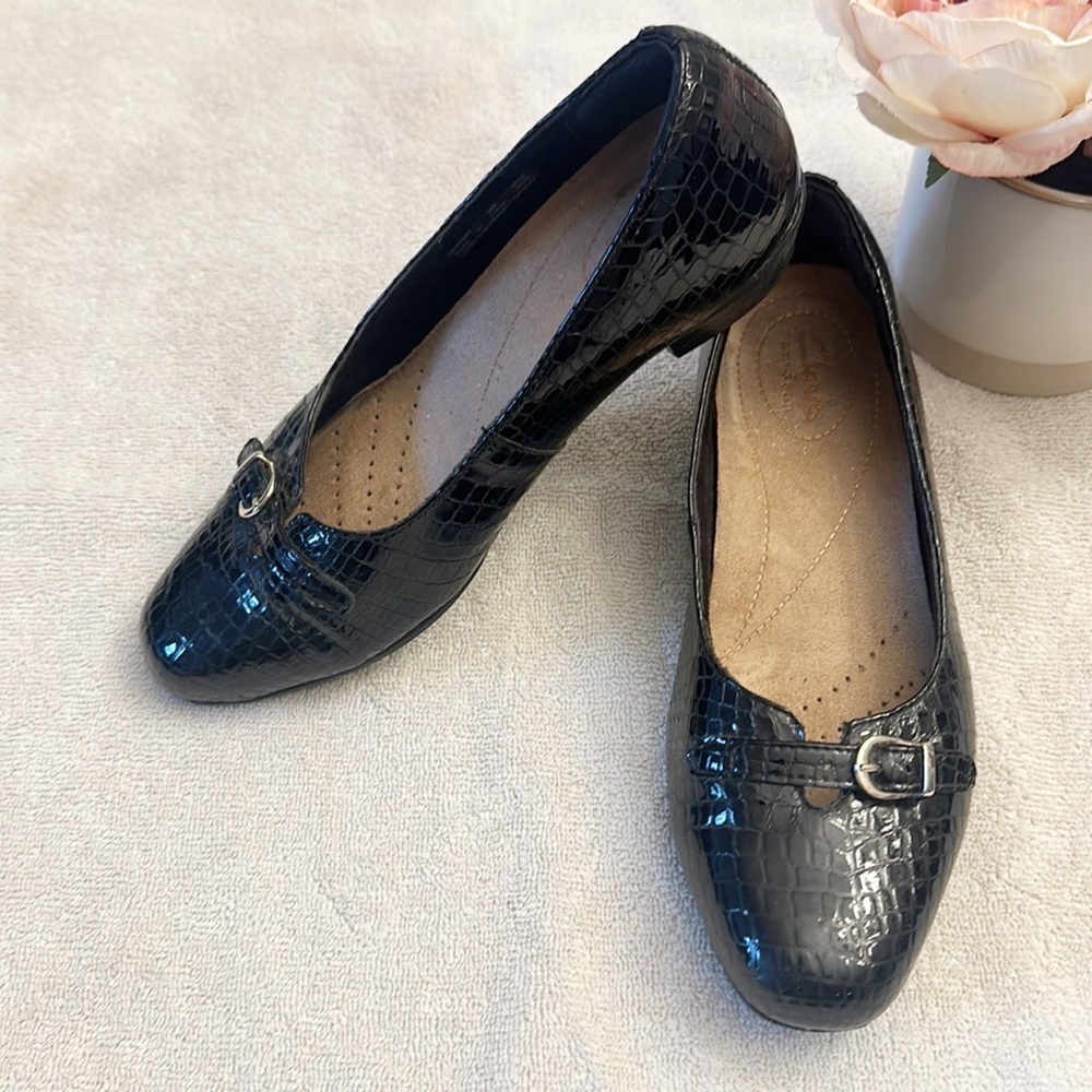 CLARKS Keesha Raine Black Leather Buckle Confort Luxury flats women size 8